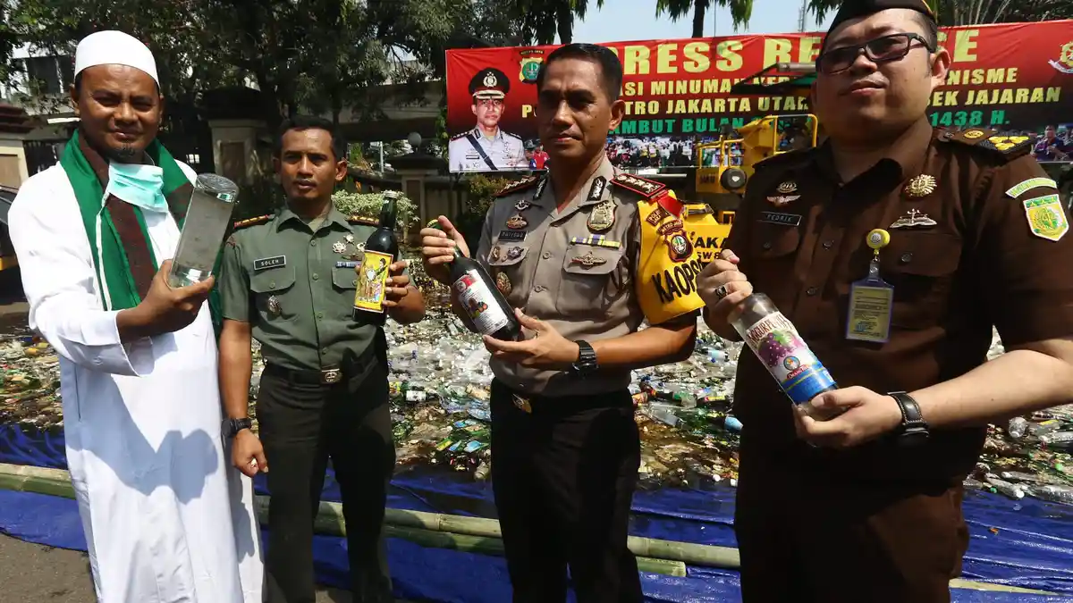 Warga Penjaringan Sumbang Motor untuk 'Tim Tiger'