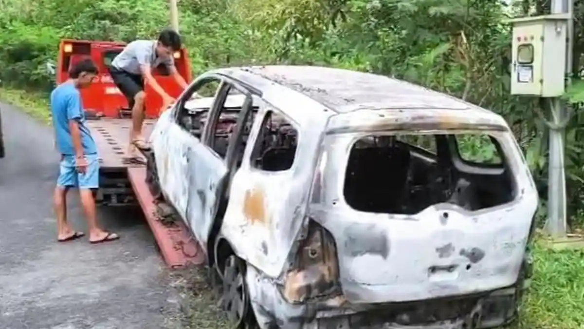 Satu Minibus Ludes Terbakar di Girimulyo Kulon Progo, Diduga Akibat Korsleting