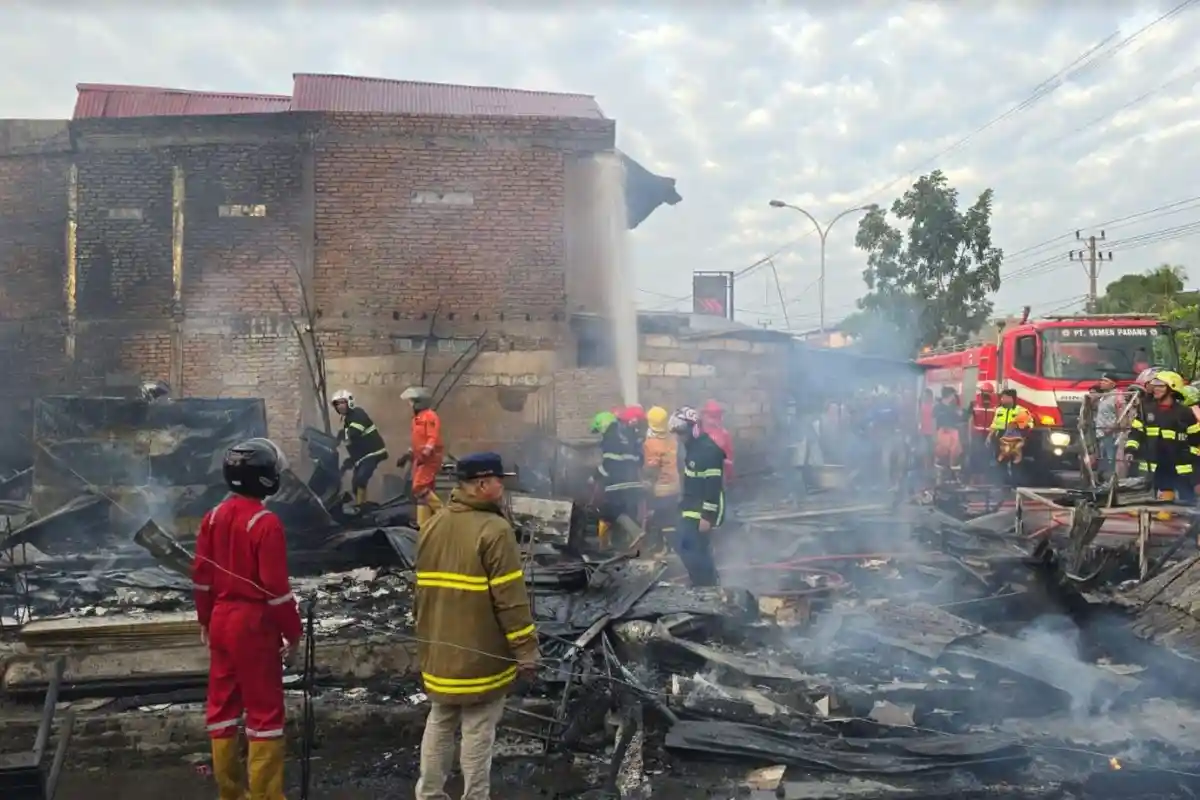 POPULER PADANG: Dua Warung Makan Terbakar di Lubeg dan Rencana Pembangunan SMA Negeri di Luki