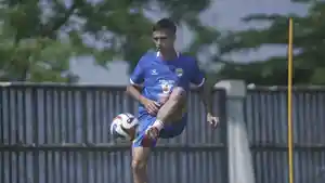 Bek-kiri-PERSIB-Eliano-Reijnders-siap.jpg