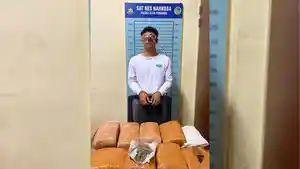 seorang-pria-kedapatan-membawa-ganja.jpg