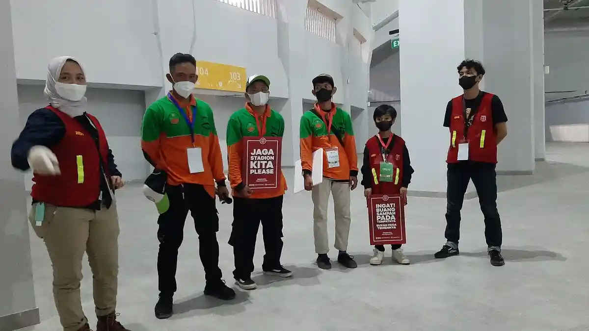 Sepak Terjang Relawan Operasi Semut JIS, dari Disuruh-suruh Penonton Hingga Pulang Pagi, Cari Apa?