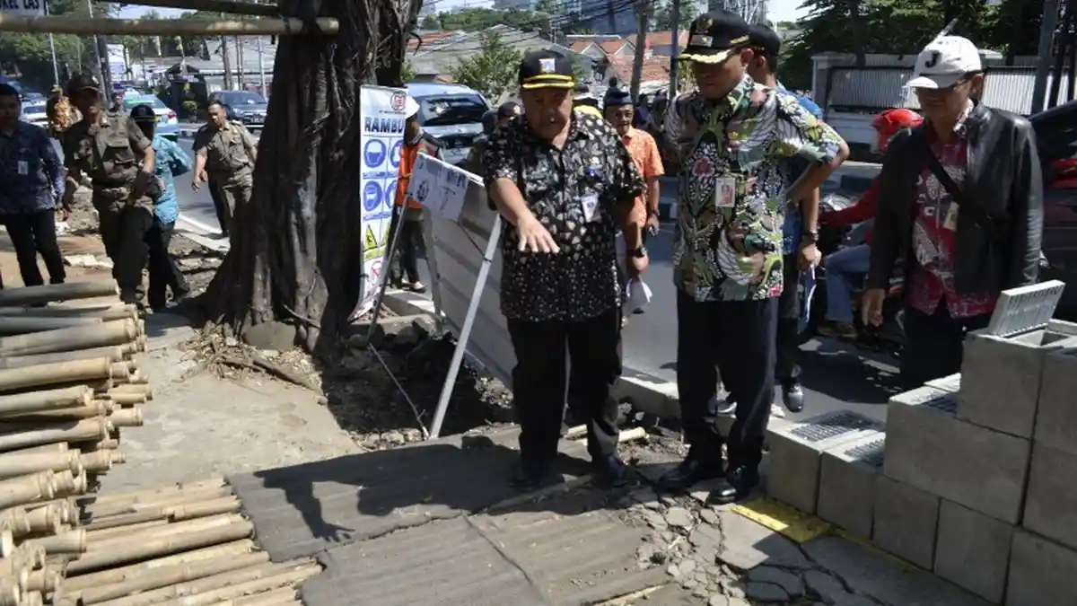 Strategis, Trotoar di Kawasan Jalan Raya Ragunan Mulai Ditata
