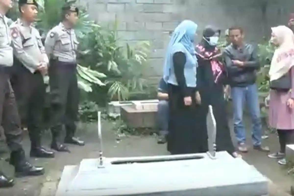 Makam Lina Mantan Istri Sule Dibongkar, Warga Sebut Posisi Makam Ibu Rizky Febian Tak Layak