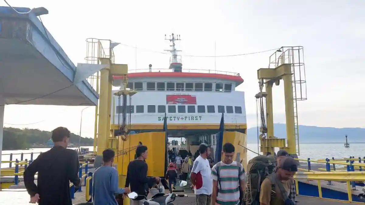 Arus Balik 2026, Penumpang KMP Wayangan di Pelabuhan Namlea Turun Drastis