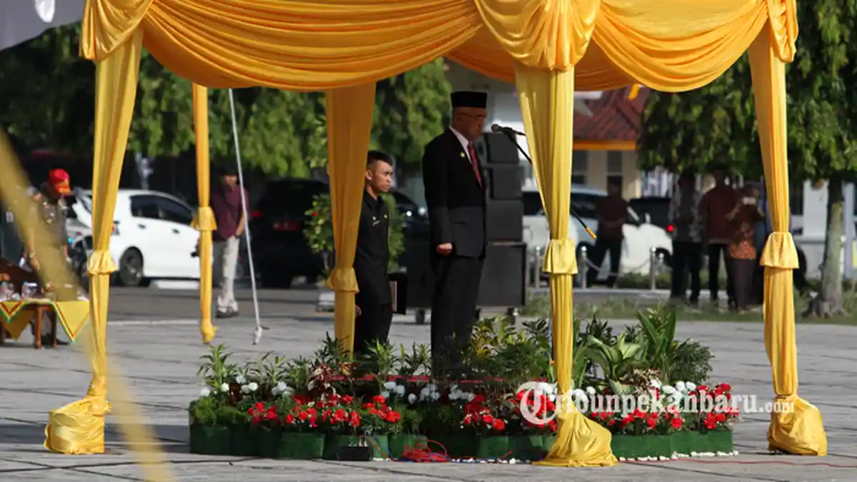 FOTO : Peringatan Sumpah Pemuda di Halaman Kantor Gubri - upacara-memperingati-hari-sumpah-pemuda-ke-88-okeh_20161028_155638.jpg