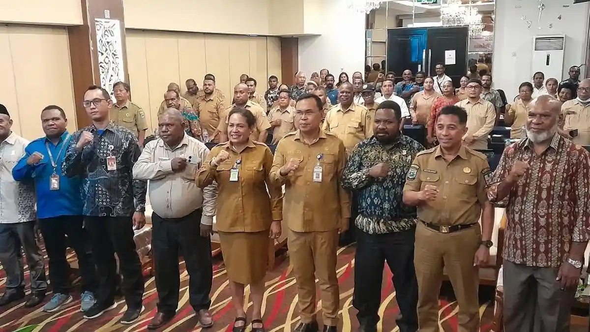 Disdukcapil Papua Barat Gelar Bimtek Pengelolaan Informasi Adminduk dan Pendataan OAP