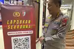 Kabid-Propam-Polda-Kepri-Kombes-Pol-Eddwi-Kurniayanto-menunjukan-scan-QR-barcode-pelaporan.jpg