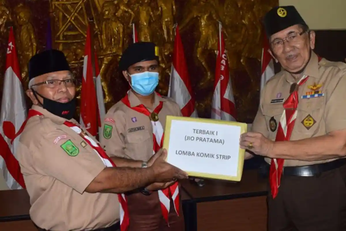 Anggota Pramuka Pemenang Lomba 'Berkarya dari Rumah' Terima Hadiah Uang Tunai dari Kwarda Riau