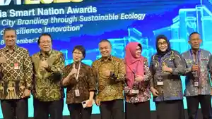 Kota-Palu-Raih-Penghargaan-Pemerintah-Kota-Terbaik-I-di-Ajang-Indonesia-Smart-Nation-Award-2025.jpg