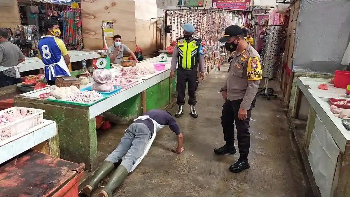 Tujuh Warga Tanjungpinang Dihukum Push Up dan Kerja Sosial Gegara Tak Pakai Masker