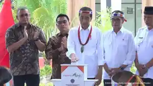 Presiden-Jokowi-meresmikan-pengoperasian-Bandar-Udara-Mentaw.jpg