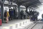 Suasana-di-Stasiun-Kereta-Api.jpg