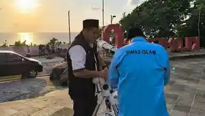 pemantauan-hilal-menggunakan-teleskop-di-kawasan-Titik-Nol-Kilometer-Indonesia.jpg