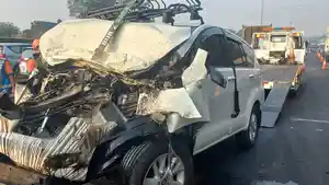 Kecelakaan-beruntun-terjadidi-Jalan-Tol-JORR-arah-Cikampek-Rabu.jpg