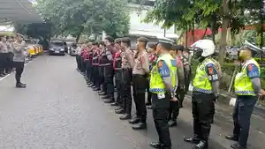 Personel-Polda-Metro-Jaya-dari-berbagai-satuan-melaksanakan-patroli.jpg