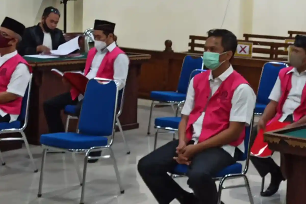 2 Oknum PNS dan Oknum Ormas Peras Kades di Lampung Timur, Dituntut 5 Tahun Bui