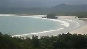 Pantai-Maloba.jpg
