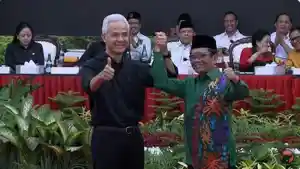 Pasangan-Capres-Ganjar-Pranowo-dan-Cawapres-Mahfud-MD-saat-pose-bersama.jpg
