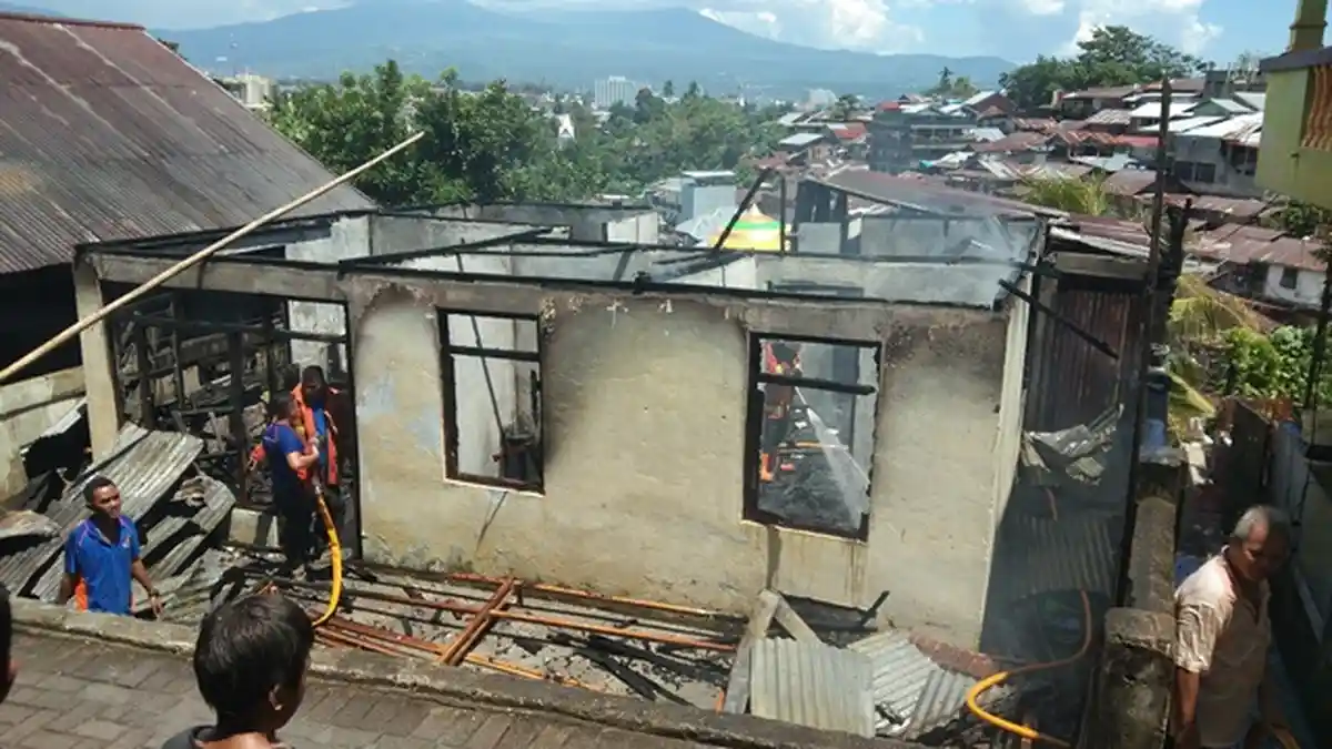 BREAKING NEWS: Satu Rumah di Singkil Terbakar, Hanya Ada Cucu Naburung di Dalam Rumah
