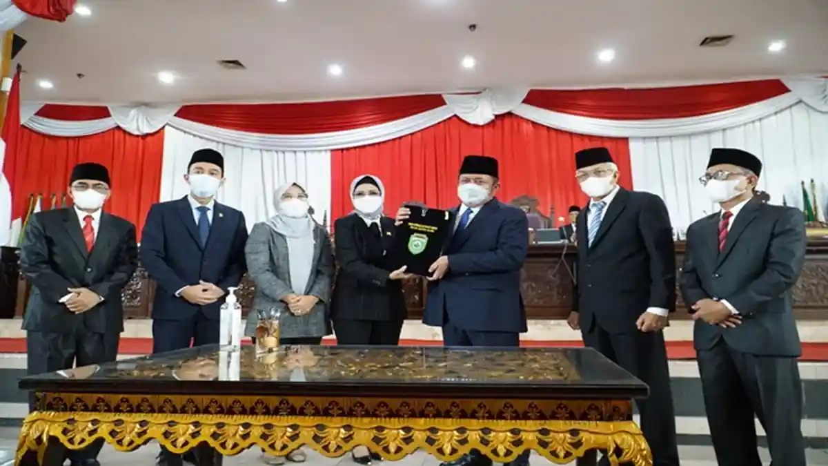HD MY Menandatangani Nota Kesepakatan Bersama Perubahan KUA dan PPAS dan Perubahan APBD TA 2021