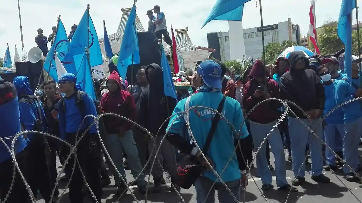 Jelang Penetapan UMK, Buruh Tuntut DPRD Jabar Keluarkan Rekomendasi