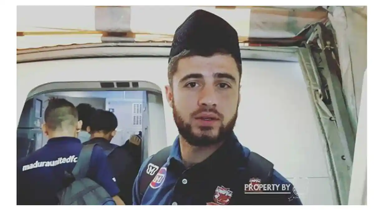Senang Pakai Songkok, Pemain Tajikistan Nuriddin Davronov Samangat Sambut Ramadan