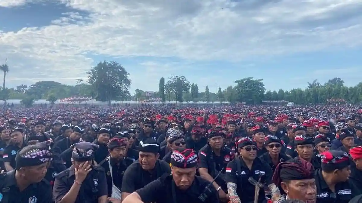 13 Ribu Pecalang Bali Deklarasikan Tolak Ormas di Lapangan Renon Denpasar