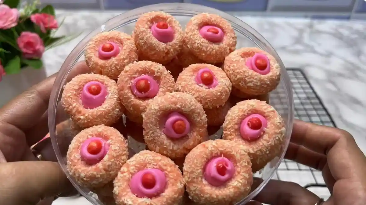 Resep Kue Kering Strawberry Cheese Coconut Cookies, Kue Lebaran yang Kekinian