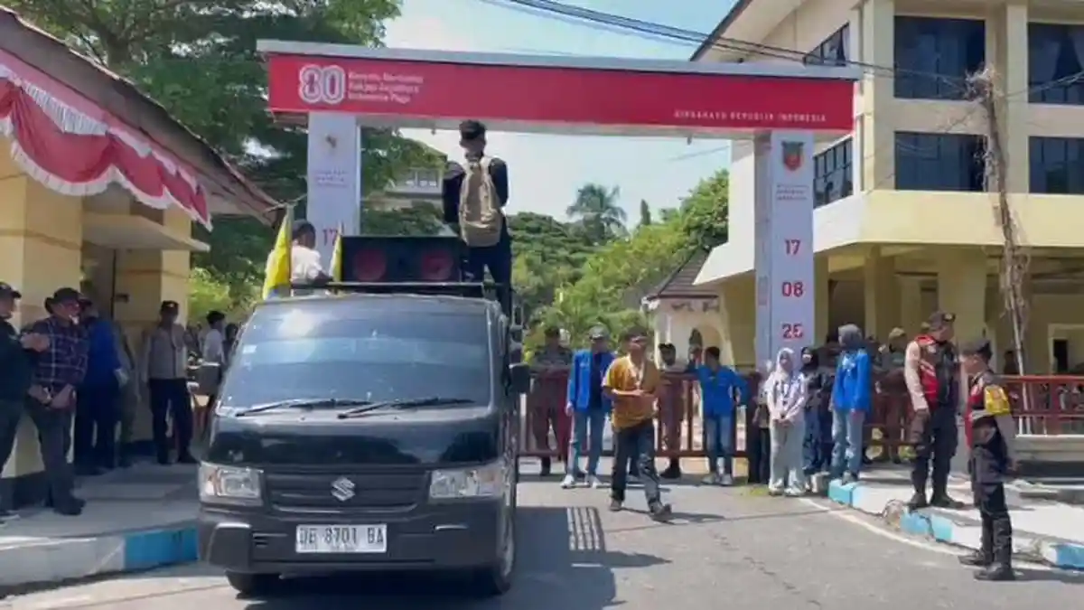 Seruduk Kantor Bupati Malteng, GERAK Desak Transparansi Keuangan Daerah  ‎