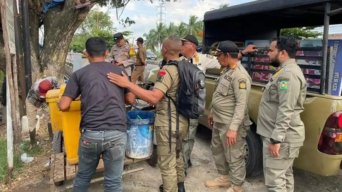Jual Ikan di Jembatan Lambaro, Satpol PP Aceh Besar Tertibkan Seorang PKL
