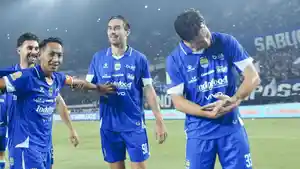 persib-thom-haye-selebrasi-persik.jpg