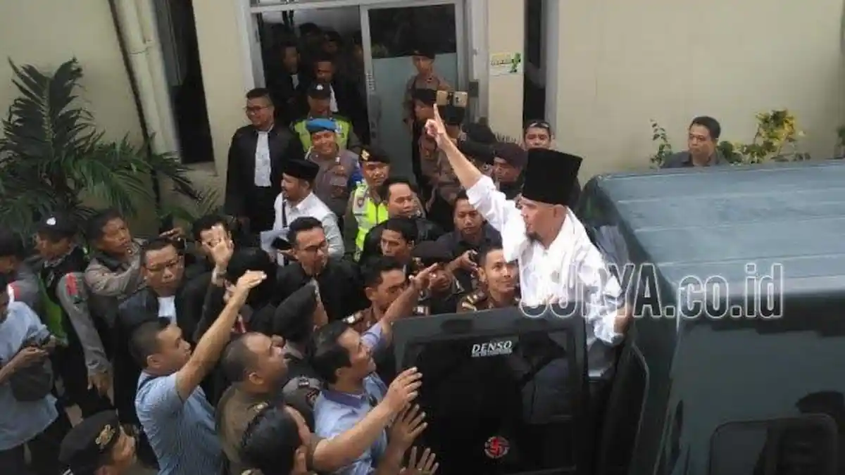 Ahmad Dhani: 'Ojo Lali, Saya yang Ngarang Salam Dua Jari'