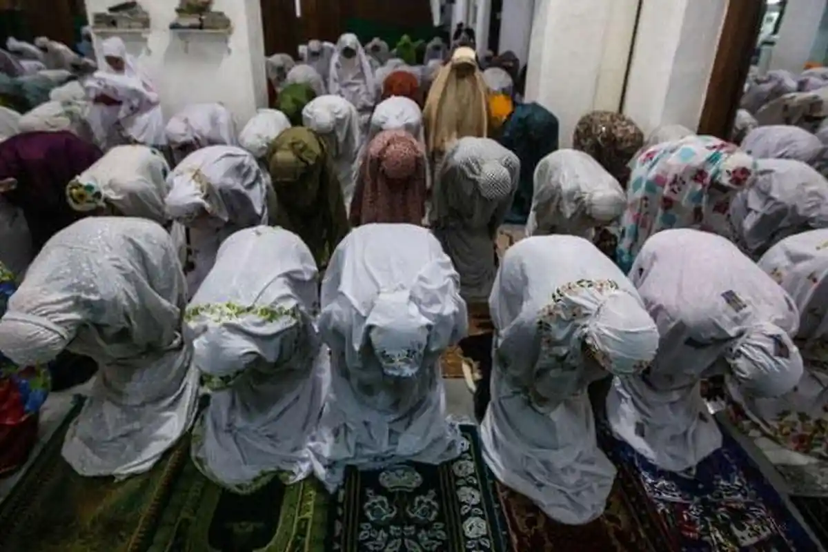 Doa Qunut Witir yang Dibaca saat Tarawih Malam ke-15, Tulisan Arab Latin dan Terjemahan