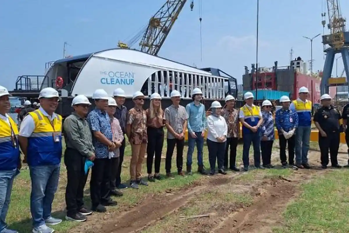 Coldplay Sumbang Kapal Neon Moon II Seharga Rp 12 M, Pemkab Tangerang Janji Bersihi Sungai Cisadane