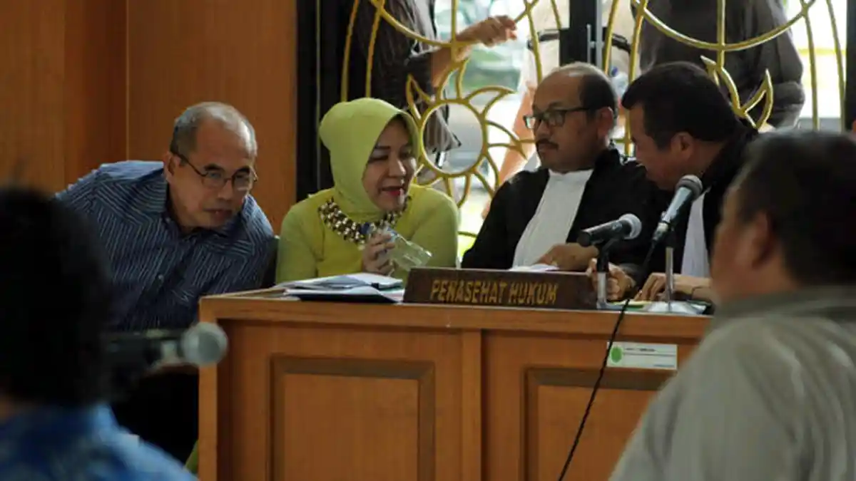 Lucy Minta Rawat Jalan, Pahri Minta Izin Berobat