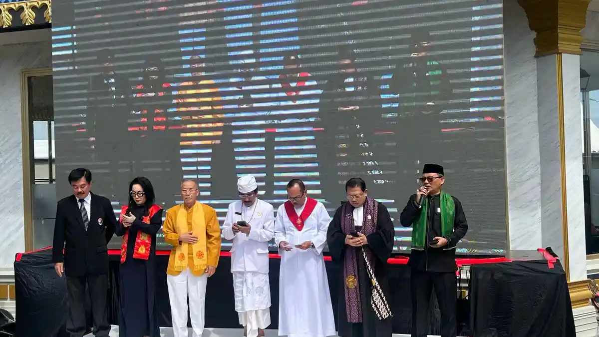 Dari Surabaya dan Medan, Mereka Datang untuk Menyambut Damai di Thudong 2025
