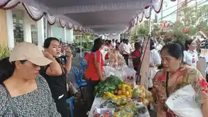 Pasar-Tani-Dalam-HUT-Bangli-Bali-Hadirkan-Olahan-Babi-Termasuk-Urutan-Dan-Kerupuk.jpg