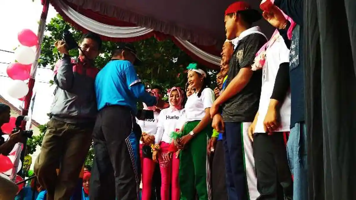Bupati Bangka Bagi-Bagi Duit di Panggung Jalan Sehat KPU, Ini Syaratnya