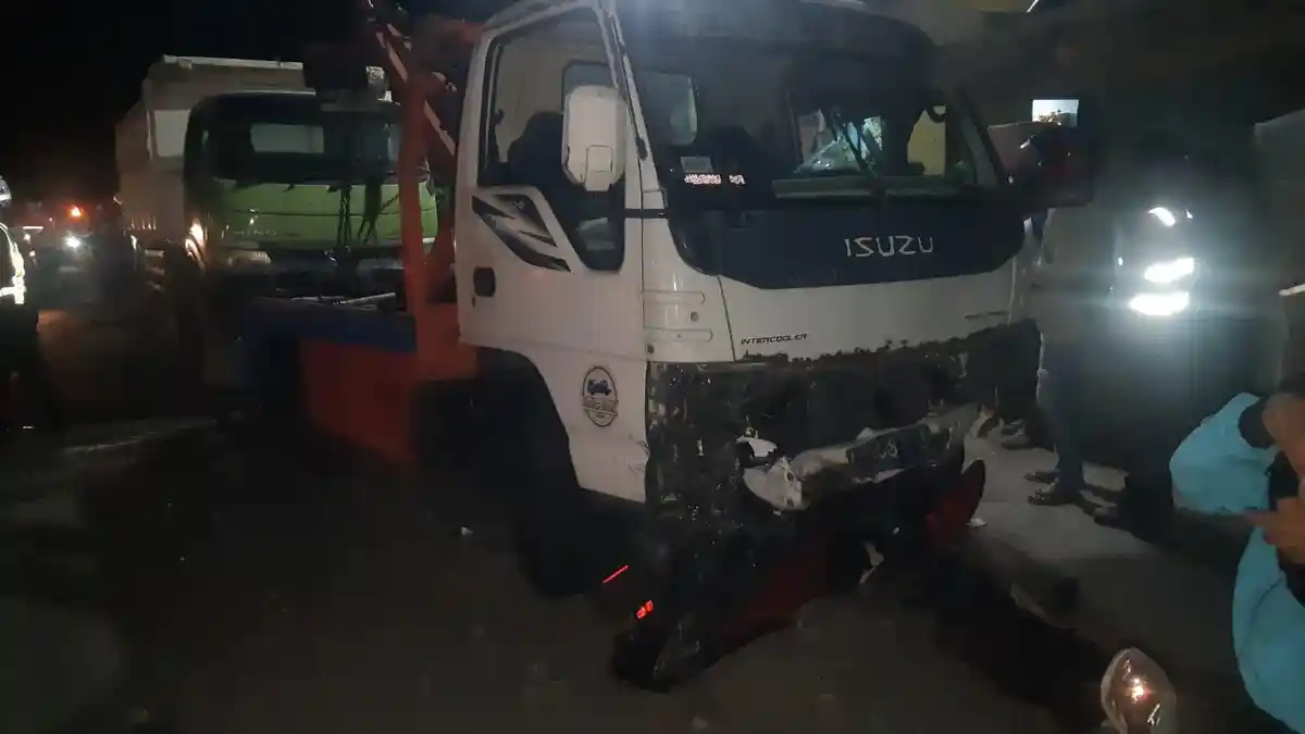 Usai Tabrak Gerobak Motor, Pemotor Tewas Akibat Oleng dan Membentur Truk di Kras Kediri