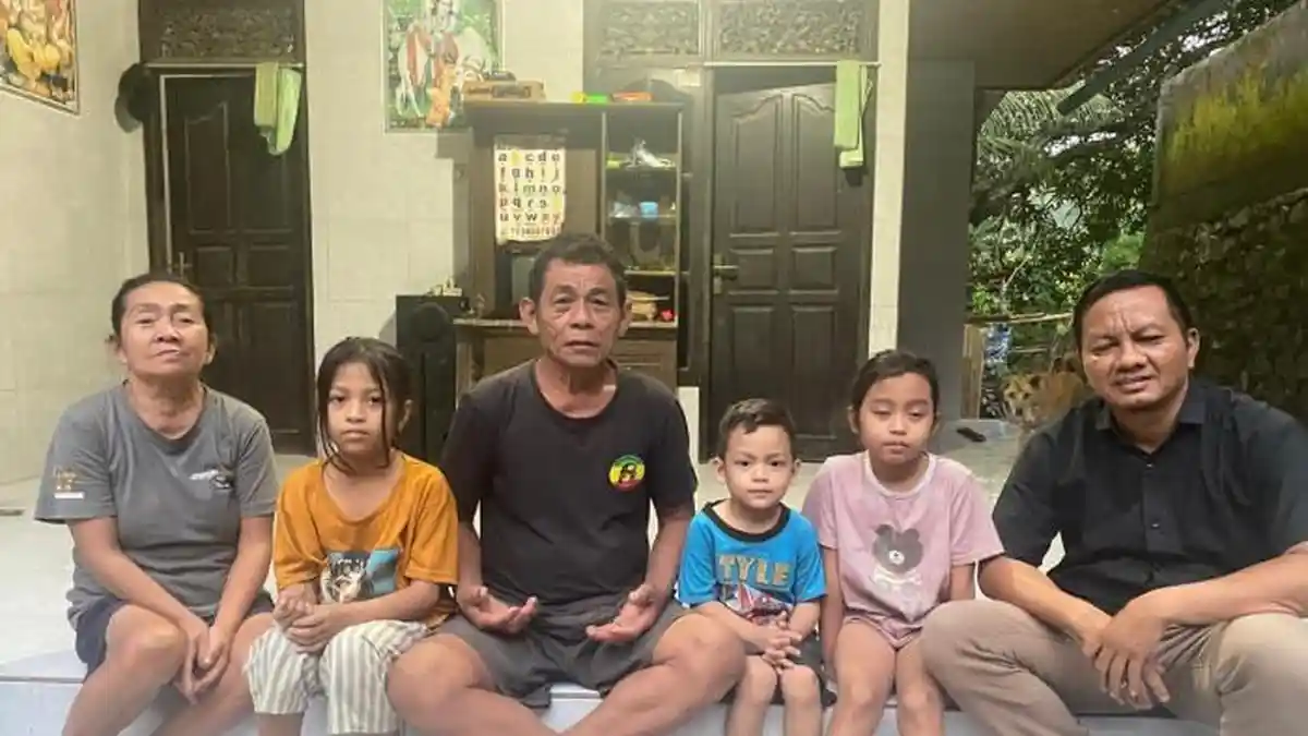 Besarnya Cinta Kakek Nenek Rawat Tiga Cucu yang Ditinggal Ayah dan Ibu di Karangasem Bali