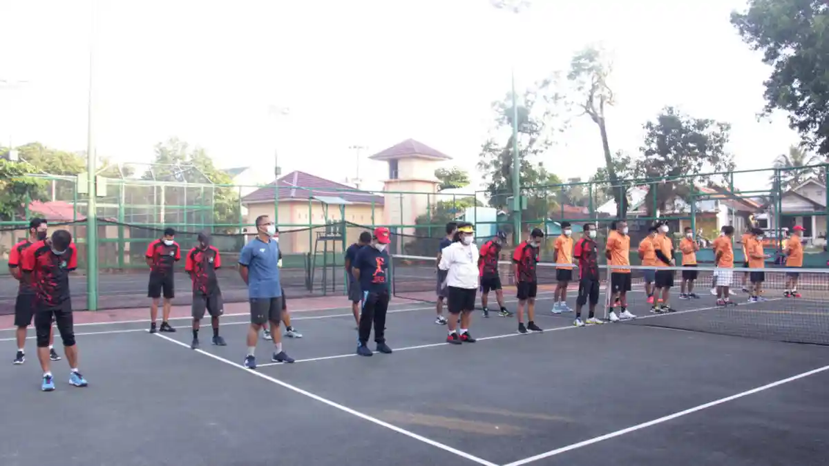 Walikota Metro Wahdi Buka Pertandingan Tenis Antar Club