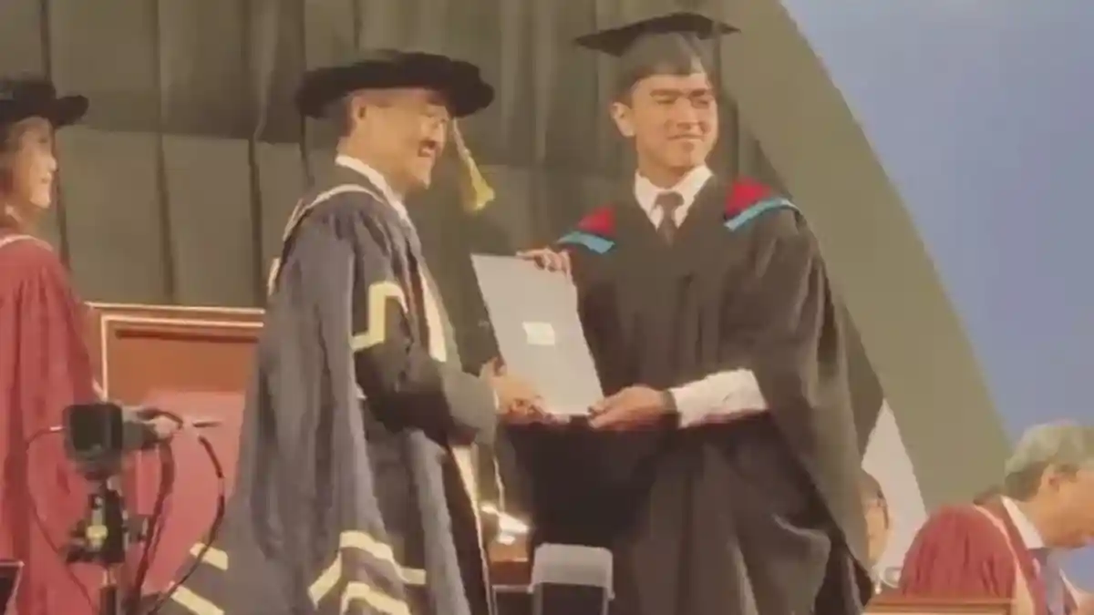 Status Kaesang sebagai Putra Presiden Jokowi Terungkap Saat Wisuda, Wisudawan Lain Terkejut
