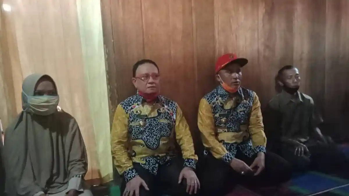 Siswi SMA di Lampung Barat 11 Hari Hilang, Bupati Parosil Datangi Rumah Orangtua Eka