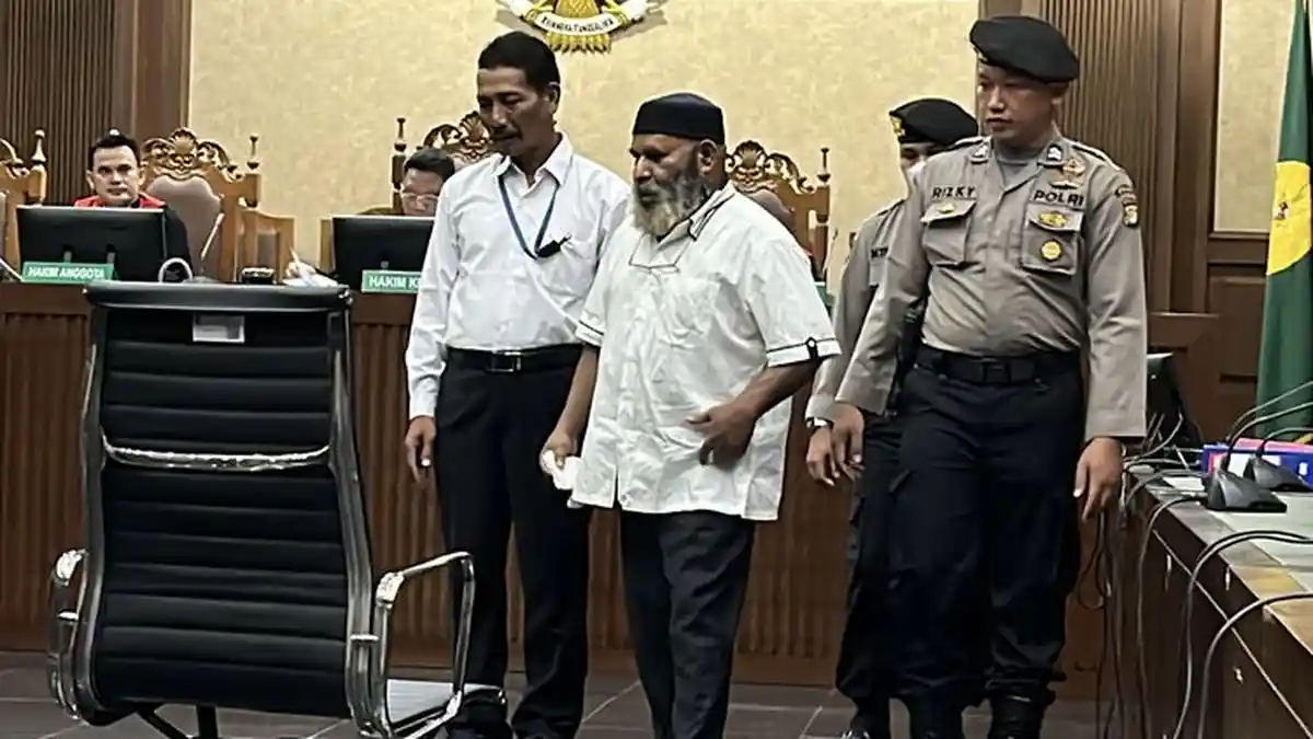 Lukas Enembe Gebrak Meja Bantah BAP Saksi