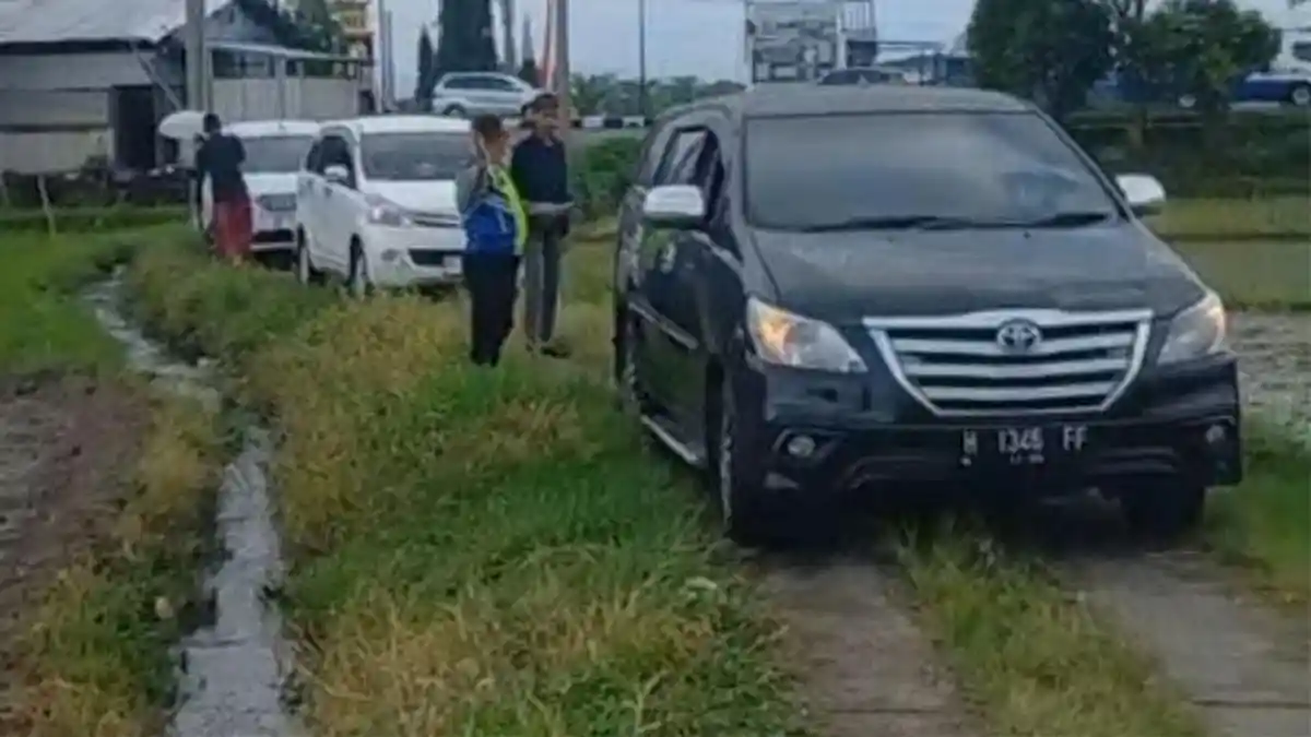 3 Mobil Malah Masuk Sawah Gegara Hindari Macet Arus Mudik, Ikuti Google Maps Cari Jalan Pintas