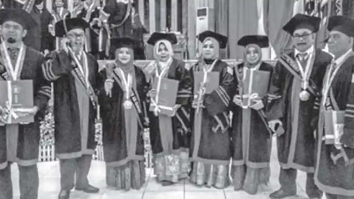 Rektor UIN Ar-Raniry Wisuda 8 Doktor