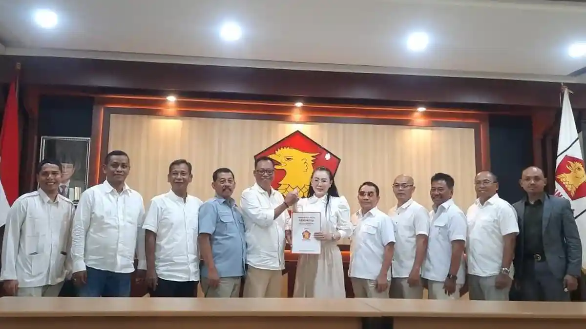 Bawa Bunga ke PSI dan Gerindra, Pengusaha dan Tokoh Tionghoa Maju Pilwakot Semarang 2024