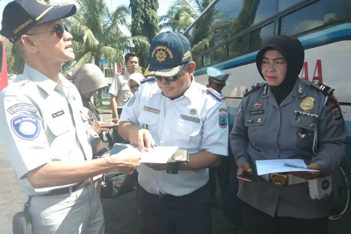Tim Gabungan Cek Kondisi Kendaraan di Terminal Bakauheni