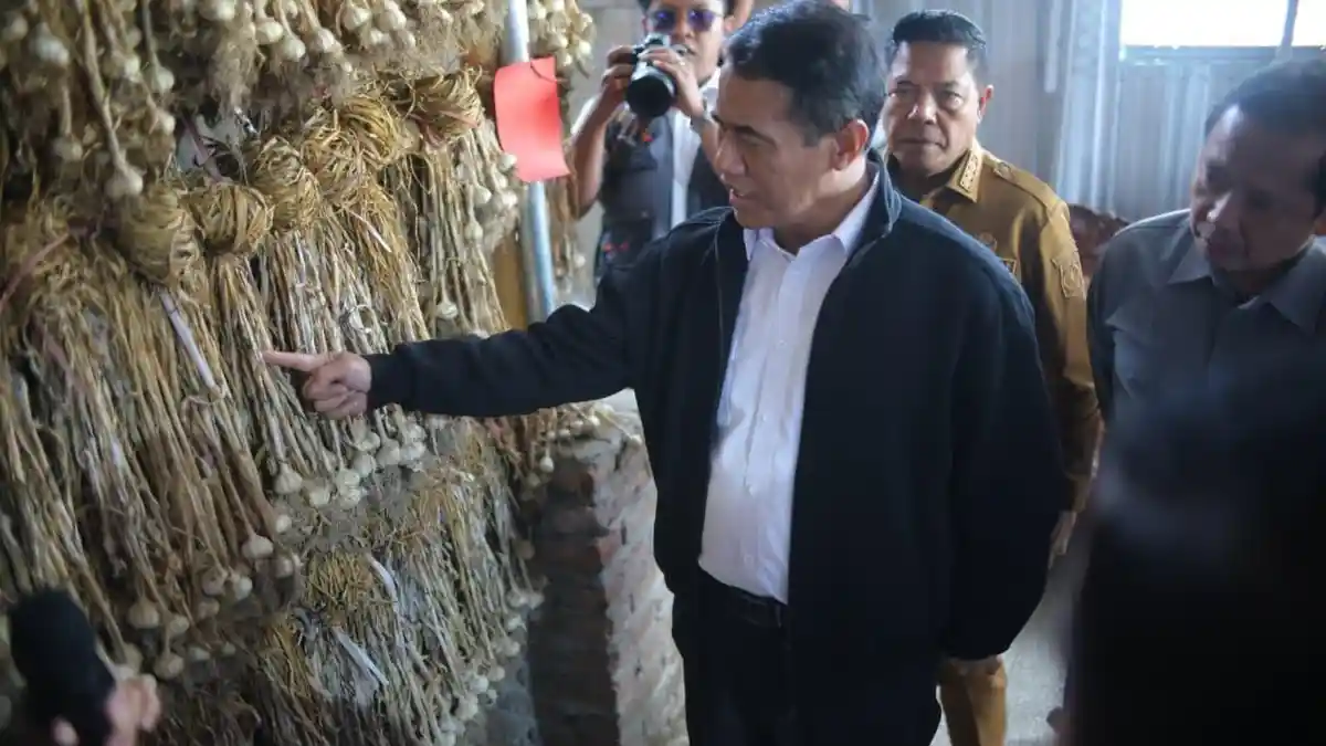 Mentan Amran Tegaskan NTB Sebagai Pilar Pengembangan Bawang Putih dan Jagung Nasional